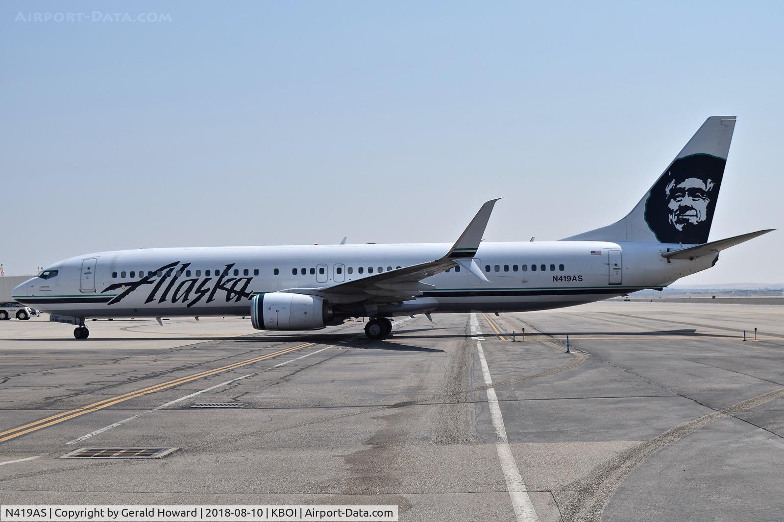 N419AS, 2013 Boeing 737-990/ER C/N 41734, Taxiing onto the Alaska ramp.