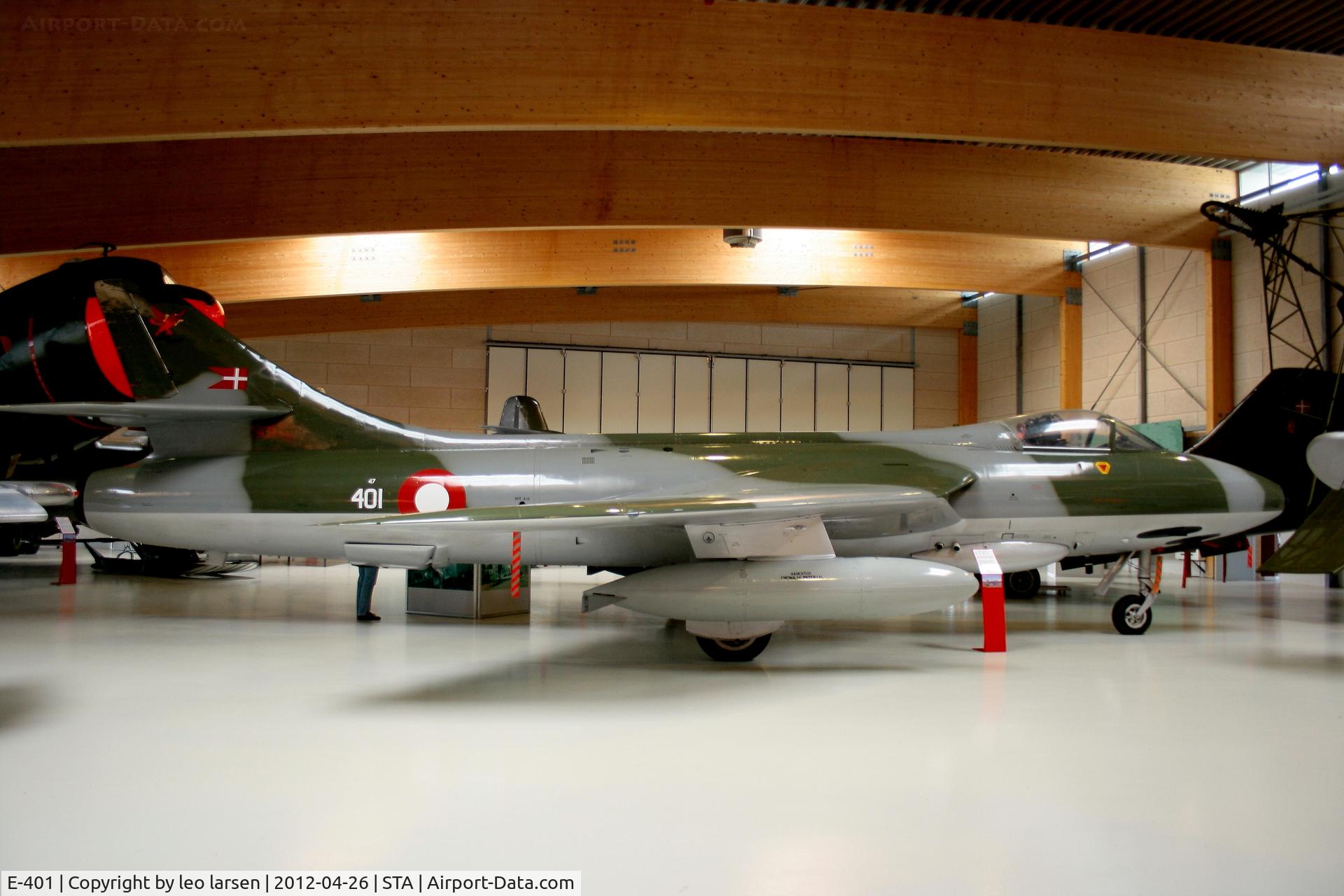 E-401, 1955 Hawker Hunter F.51 C/N 41H/680260, Stauning 26.4.2012