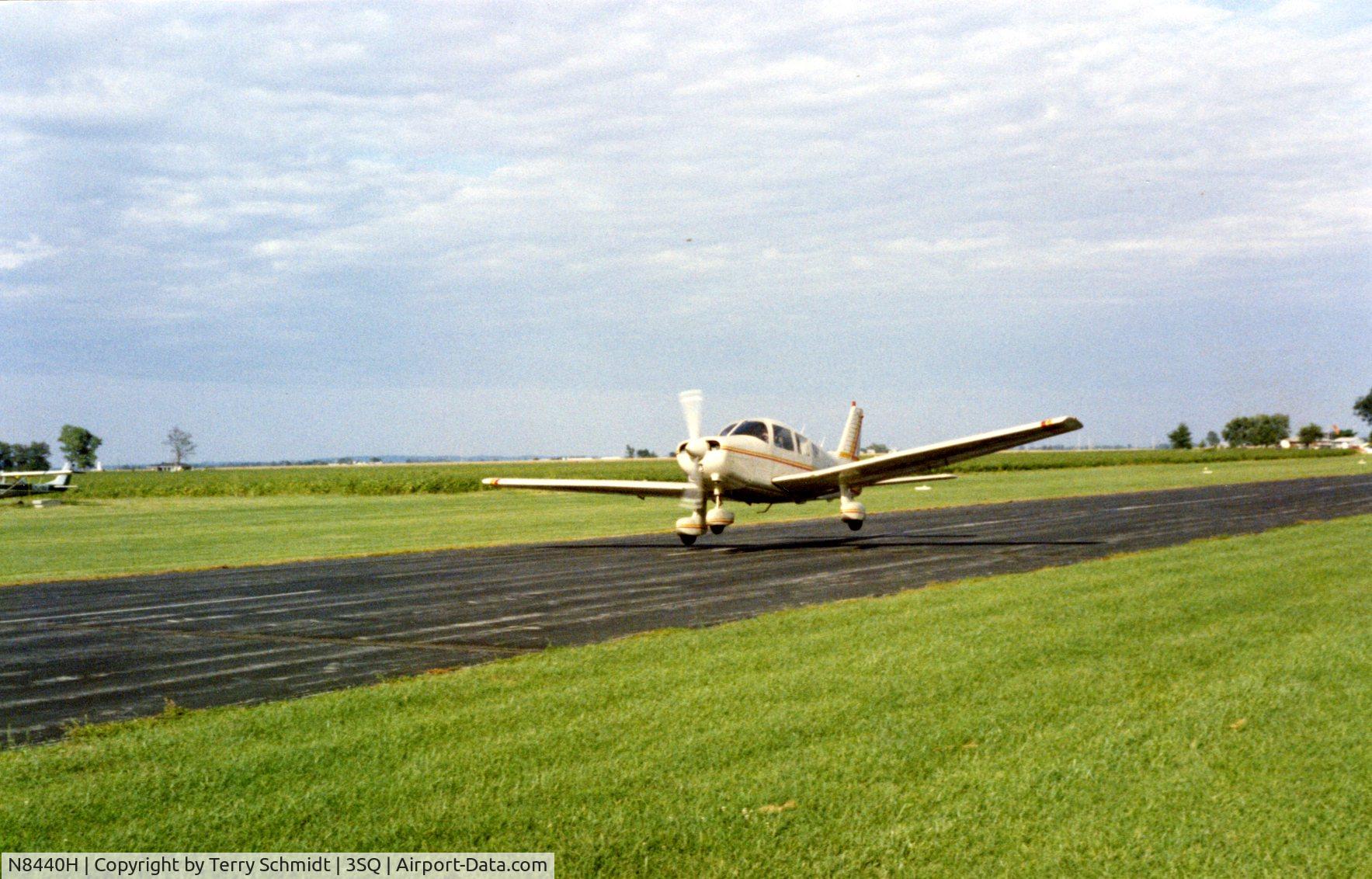 N8440H, 1981 Piper PA-28-161 C/N 28-8216001, Taking off from the St. Charles, MO airport (now closed) in the summer of 1986 heading to Cincinnati...
