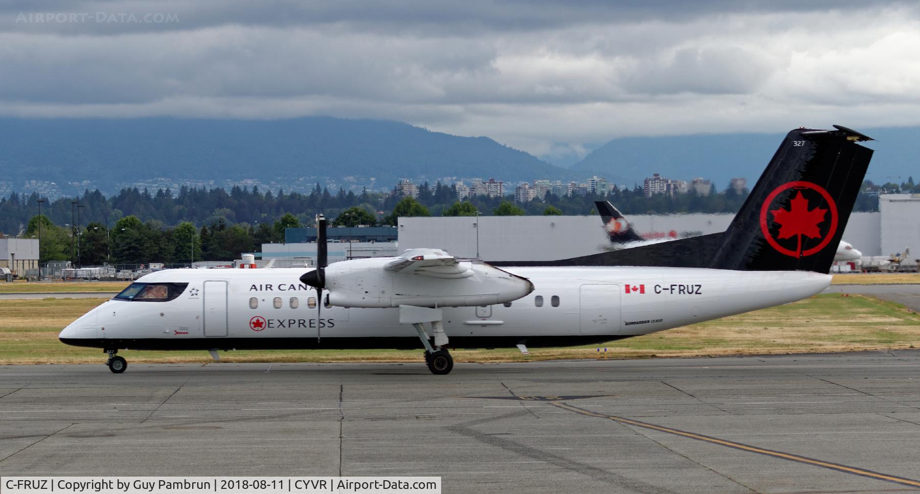 C-FRUZ, 1991 De Havilland Canada DHC-8-311 Dash 8 C/N 293, Departing