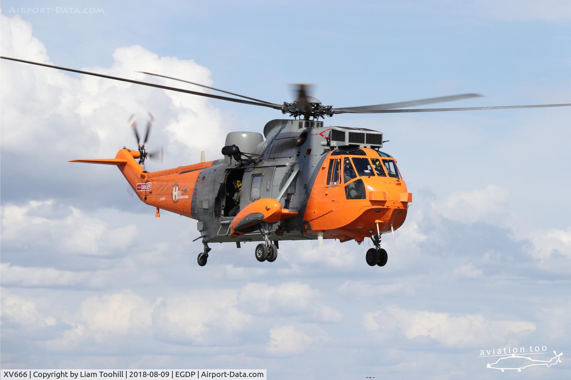 XV666, 1970 Westland Sea King HAR.5 C/N WA654, XV666 taking off from Portland, Dorset