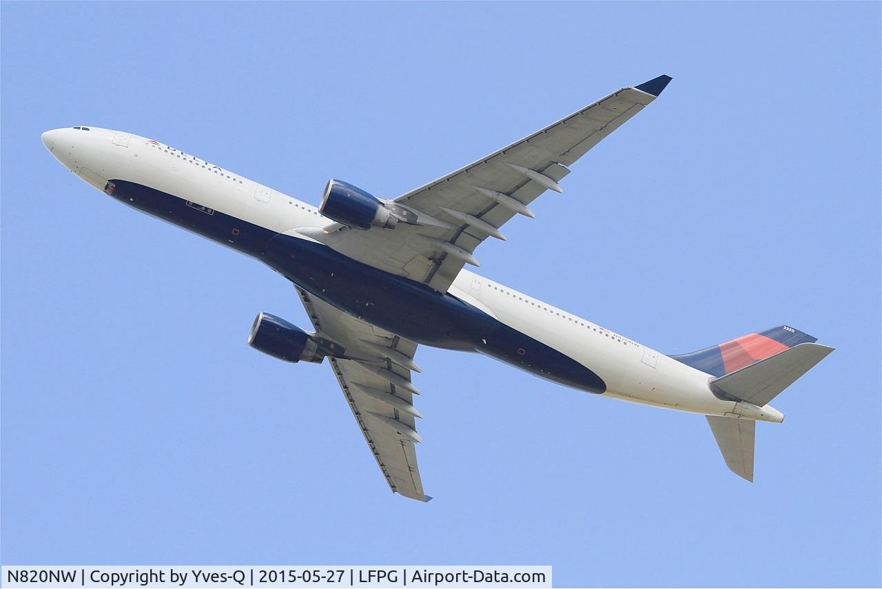 N820NW, 2007 Airbus A330-323 C/N 0859, Airbus A330-323, Take off rwy 27L, Roissy Charles De Gaulle airport (LFPG-CDG)