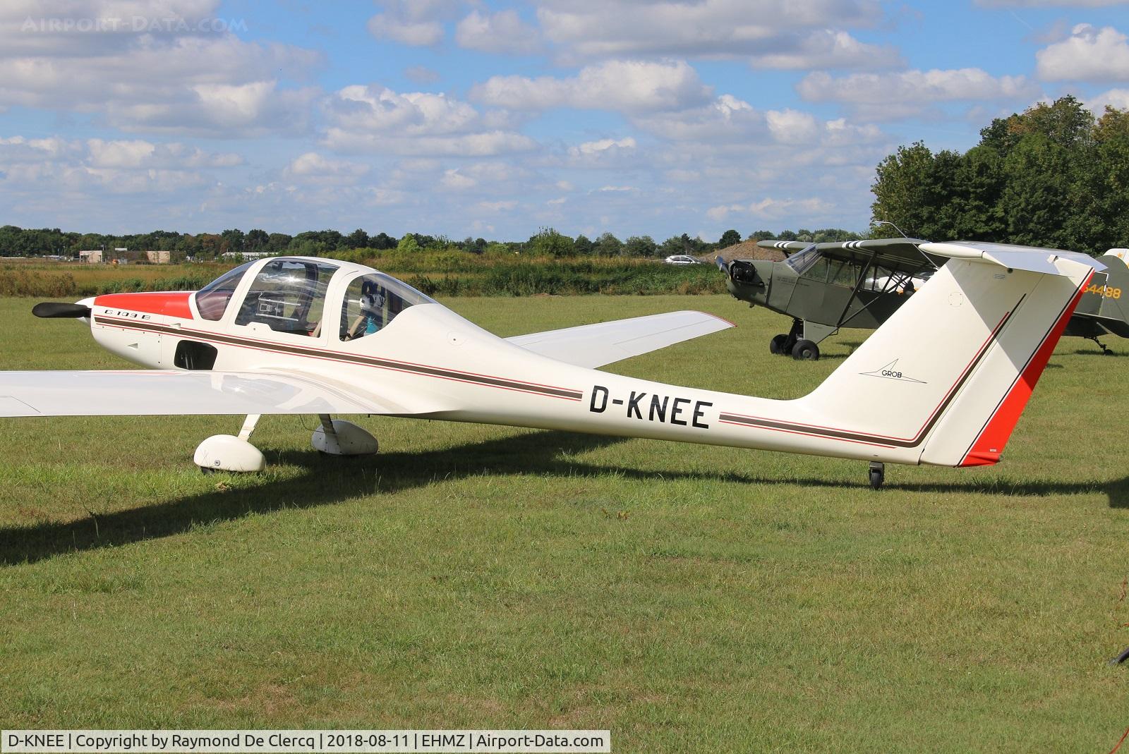 D-KNEE, Grob G-109B C/N 6351, At Midden Zeeland.