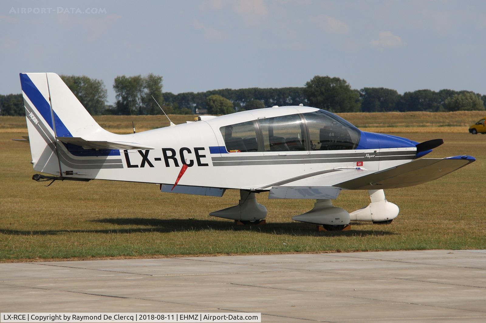 LX-RCE, Robin DR-400-180 Regent Regent C/N 2313, At Midden Zeeland.