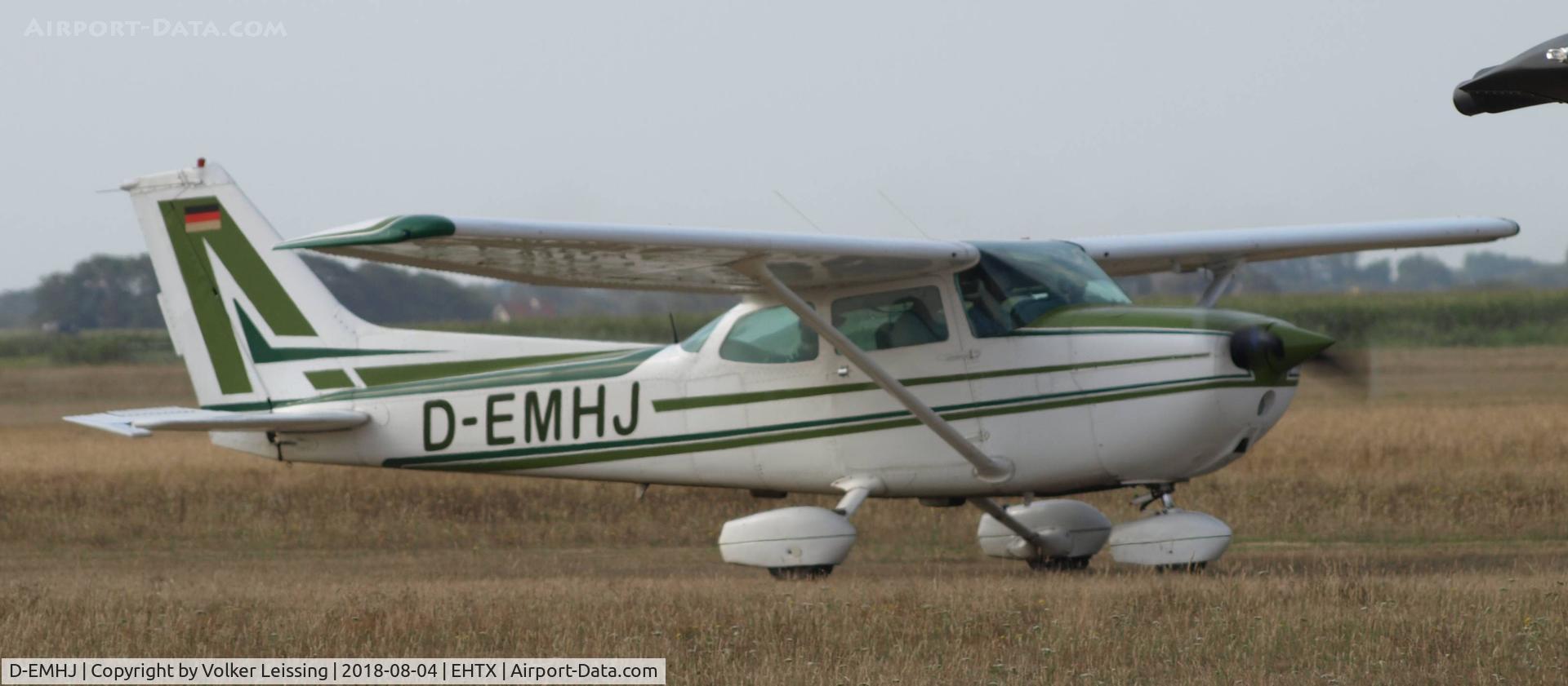 D-EMHJ, Reims F172P Skyhawk II C/N 2064, taxi to parking