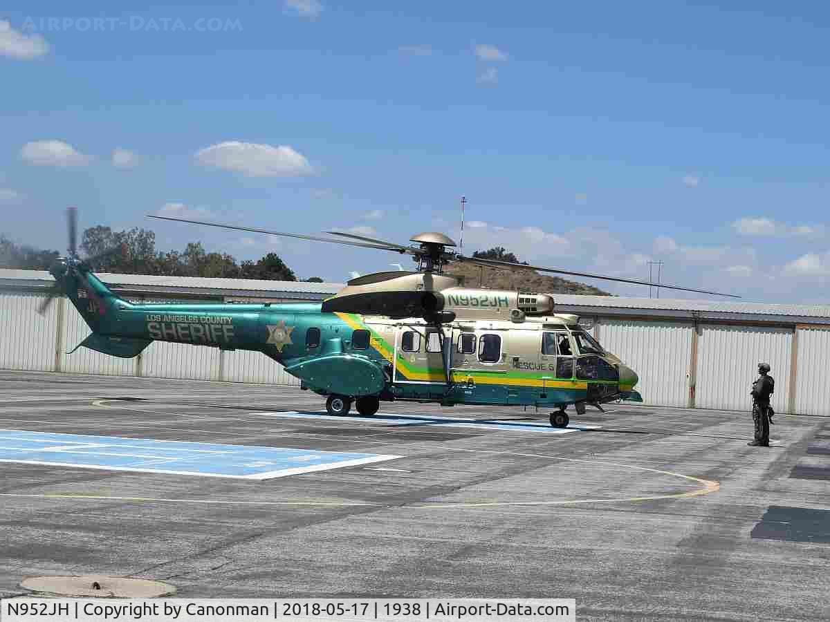 N952JH, 2003 Eurocopter AS-332L-1 Super Puma C/N 9004, Starting up