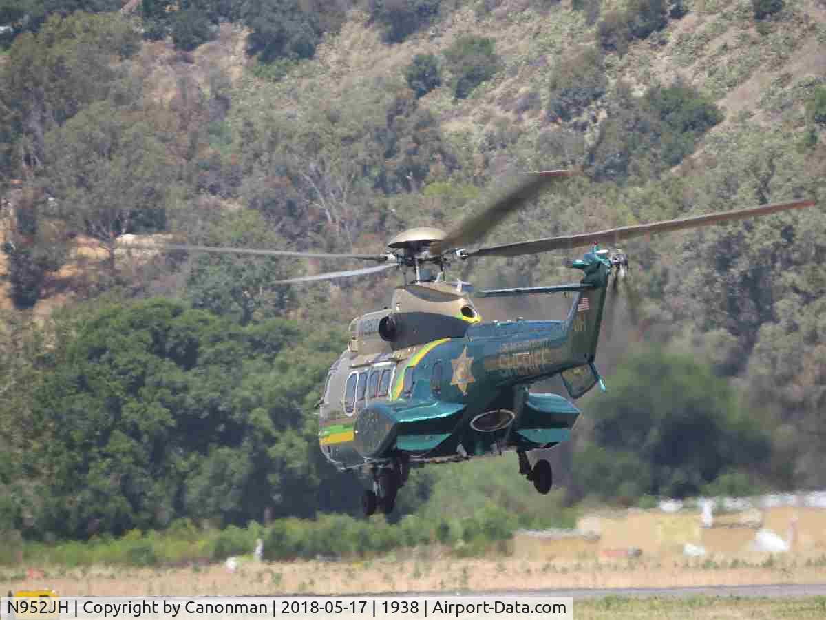 N952JH, 2003 Eurocopter AS-332L-1 Super Puma C/N 9004, Taking off