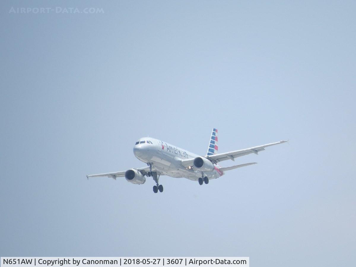 N651AW, 1998 Airbus A320-232 C/N 866, Landing