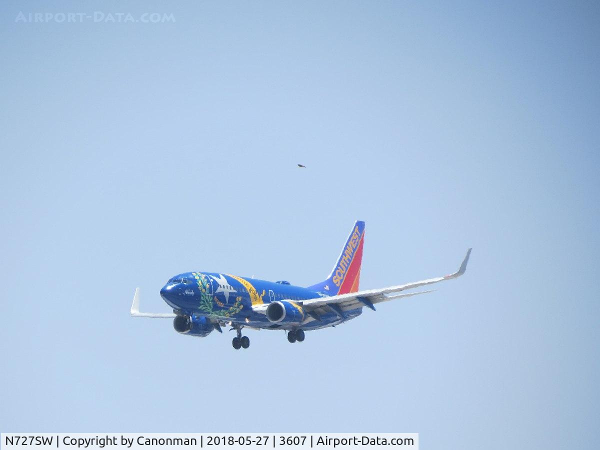 N727SW, 1999 Boeing 737-7H4 C/N 27859, Landing