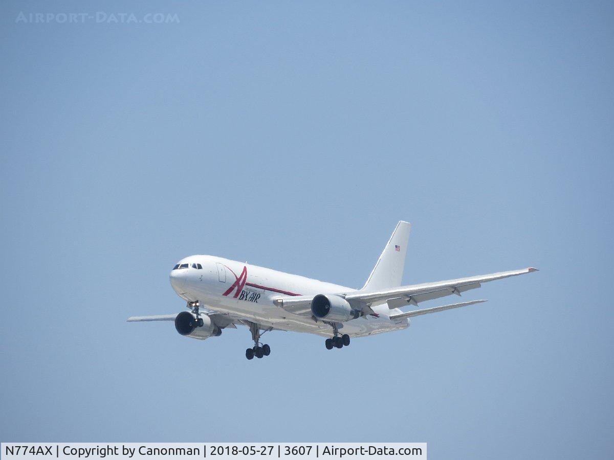 N774AX, 1983 Boeing 767-281 C/N 22789, Landing