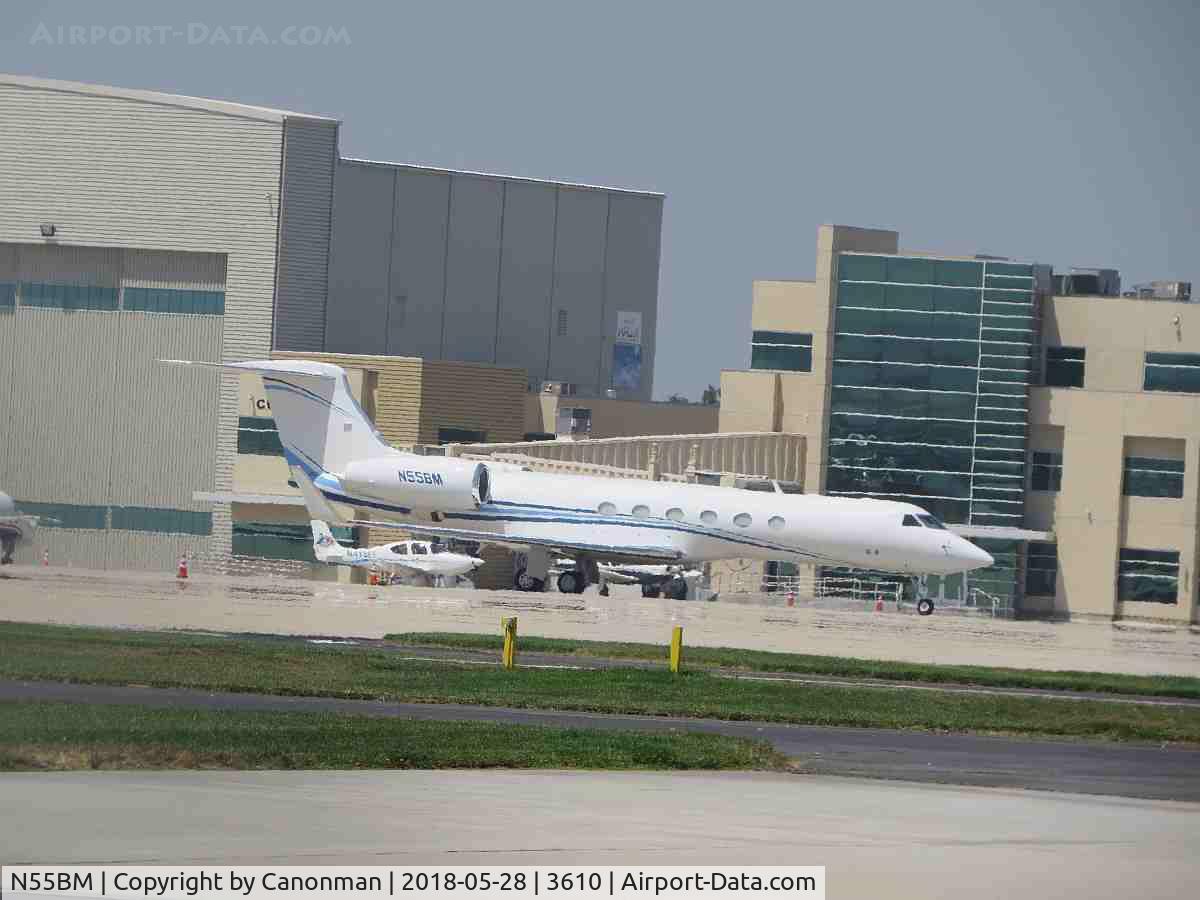 N55BM, 1999 Gulfstream Aerospace G-V Gulfstream V C/N 560, Parked