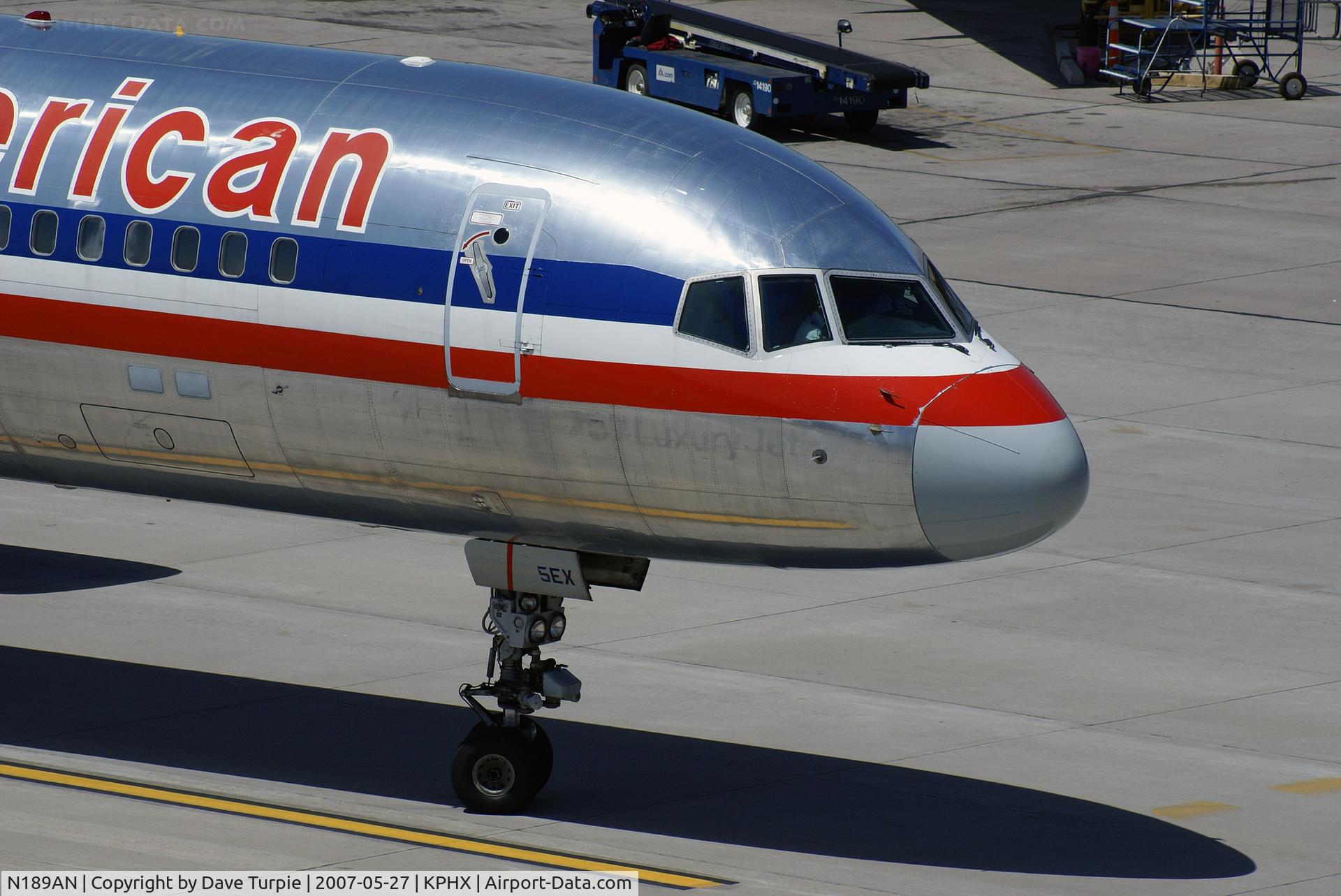 N189AN, 2001 Boeing 757-223 C/N 32383, Check out the fleet number shown on the nose landing gear door.