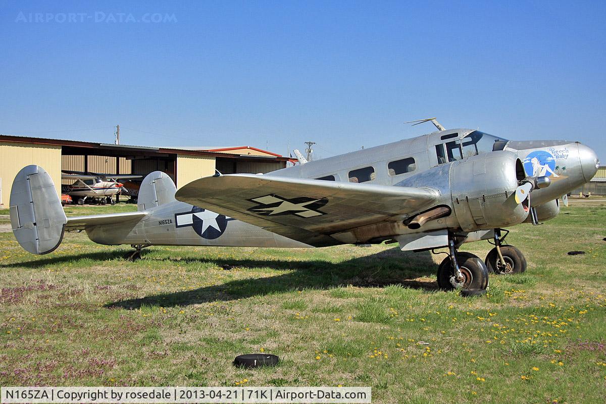 N165ZA, 1953 Beech C-45H Expeditor C/N AF-543, At her home airfield