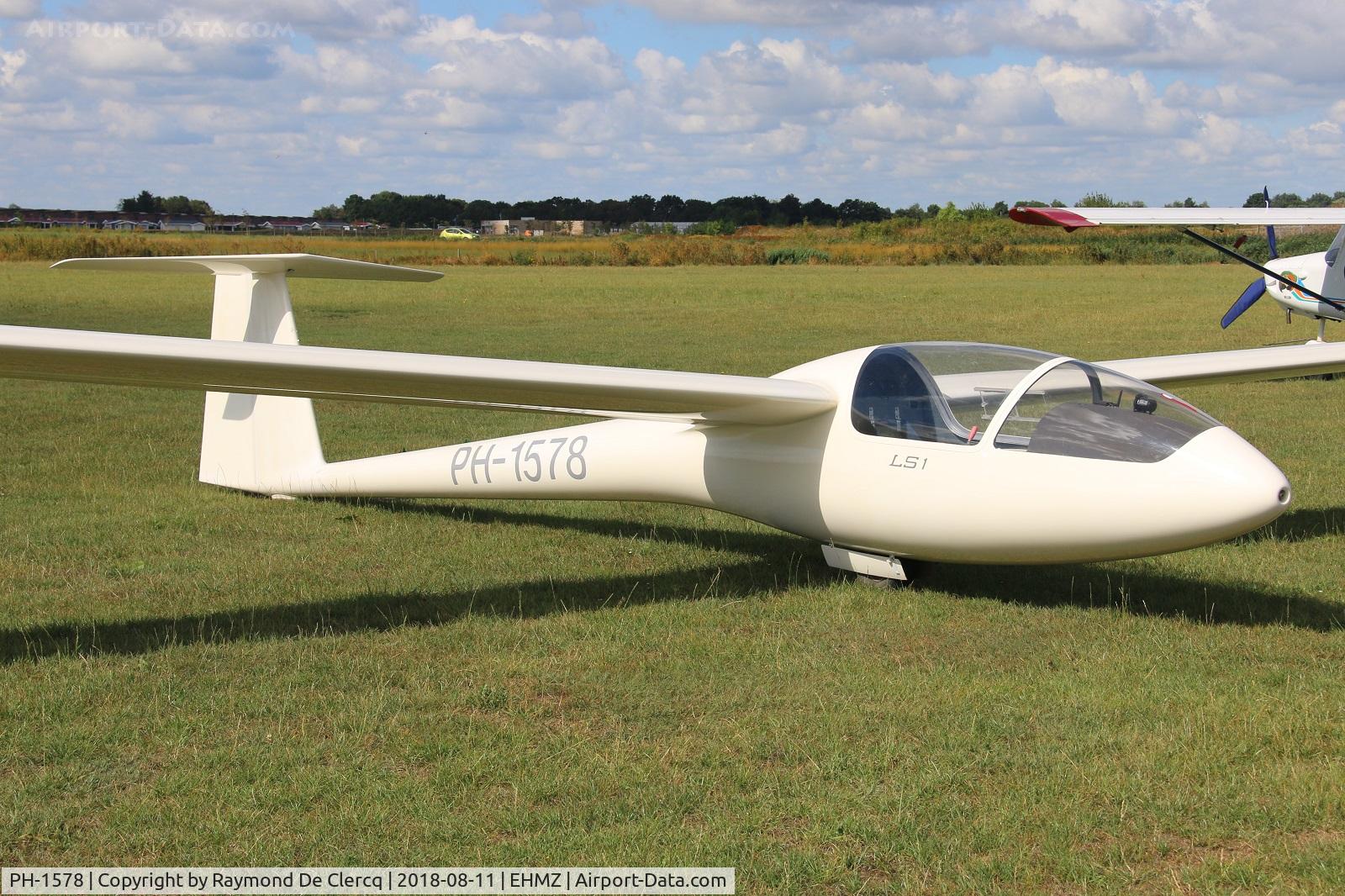 PH-1578, Rolladen-Schneider LS-1d C/N 260, At Midden Zeeland.