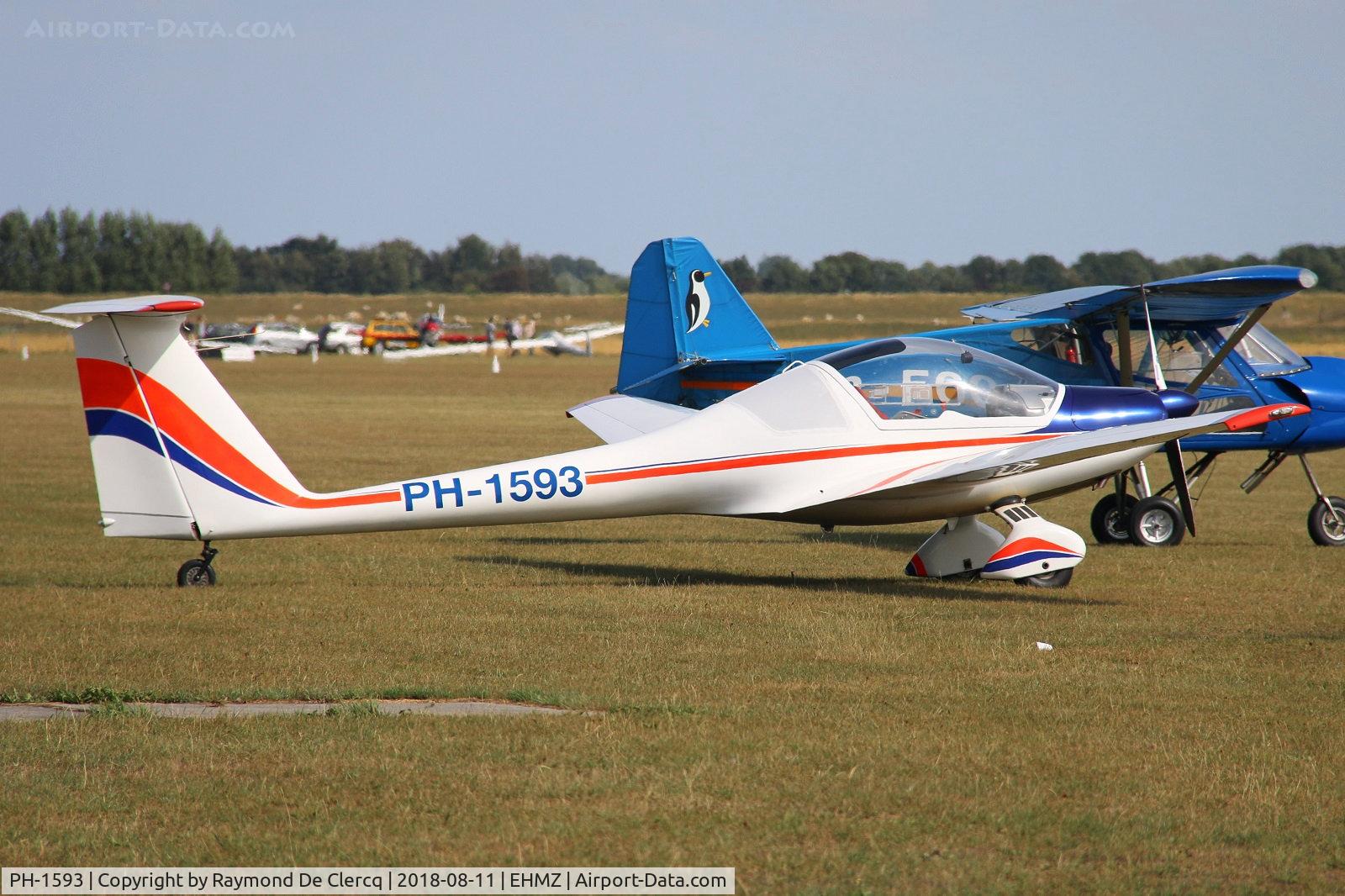PH-1593, 1987 Hoffmann H-36 Dimona C/N 36225, At Midden Zeeland.