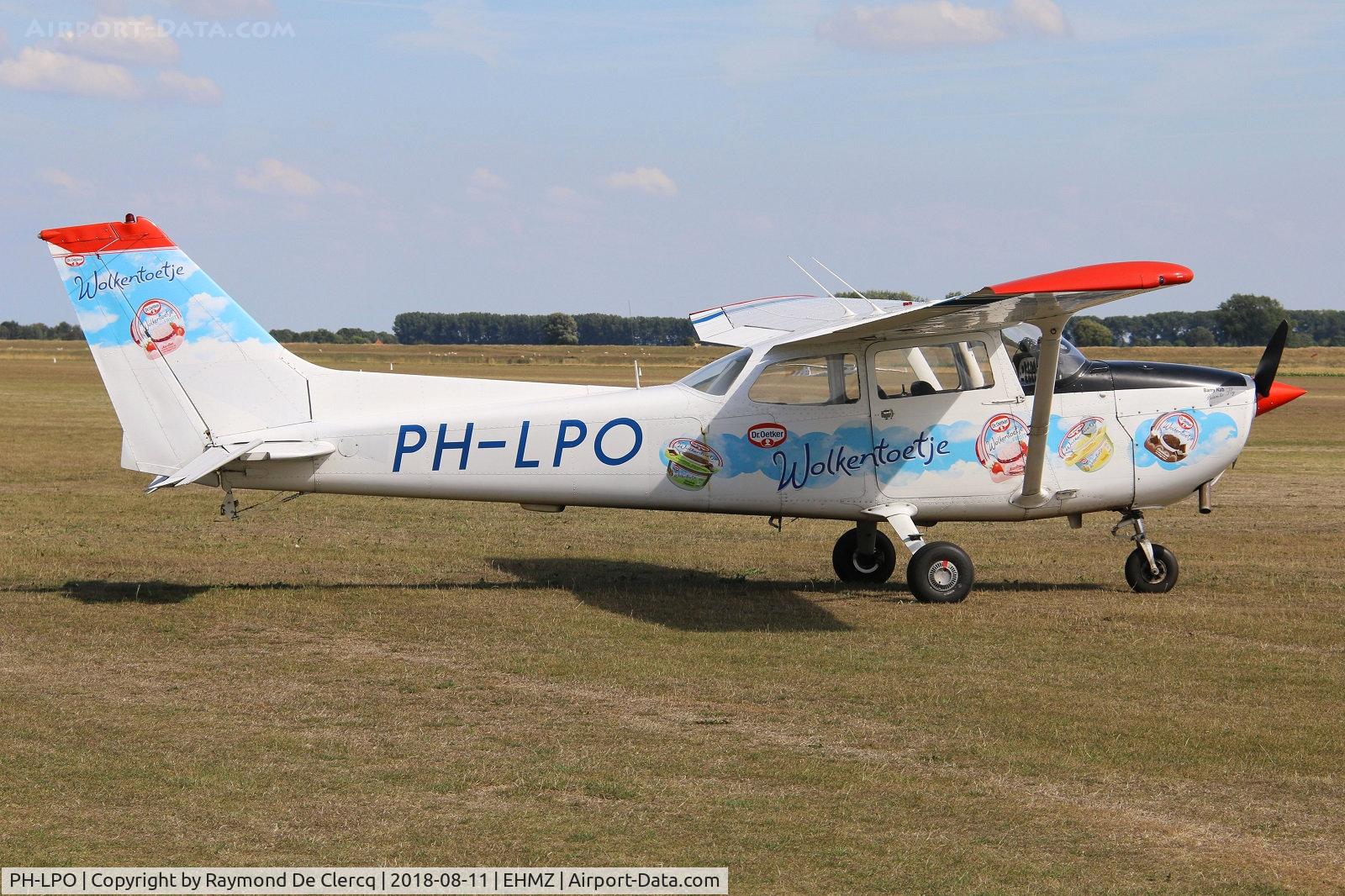 PH-LPO, Reims F172M ll Skyhawk C/N 1500, Wolkentoetje at Midden Zeeland.