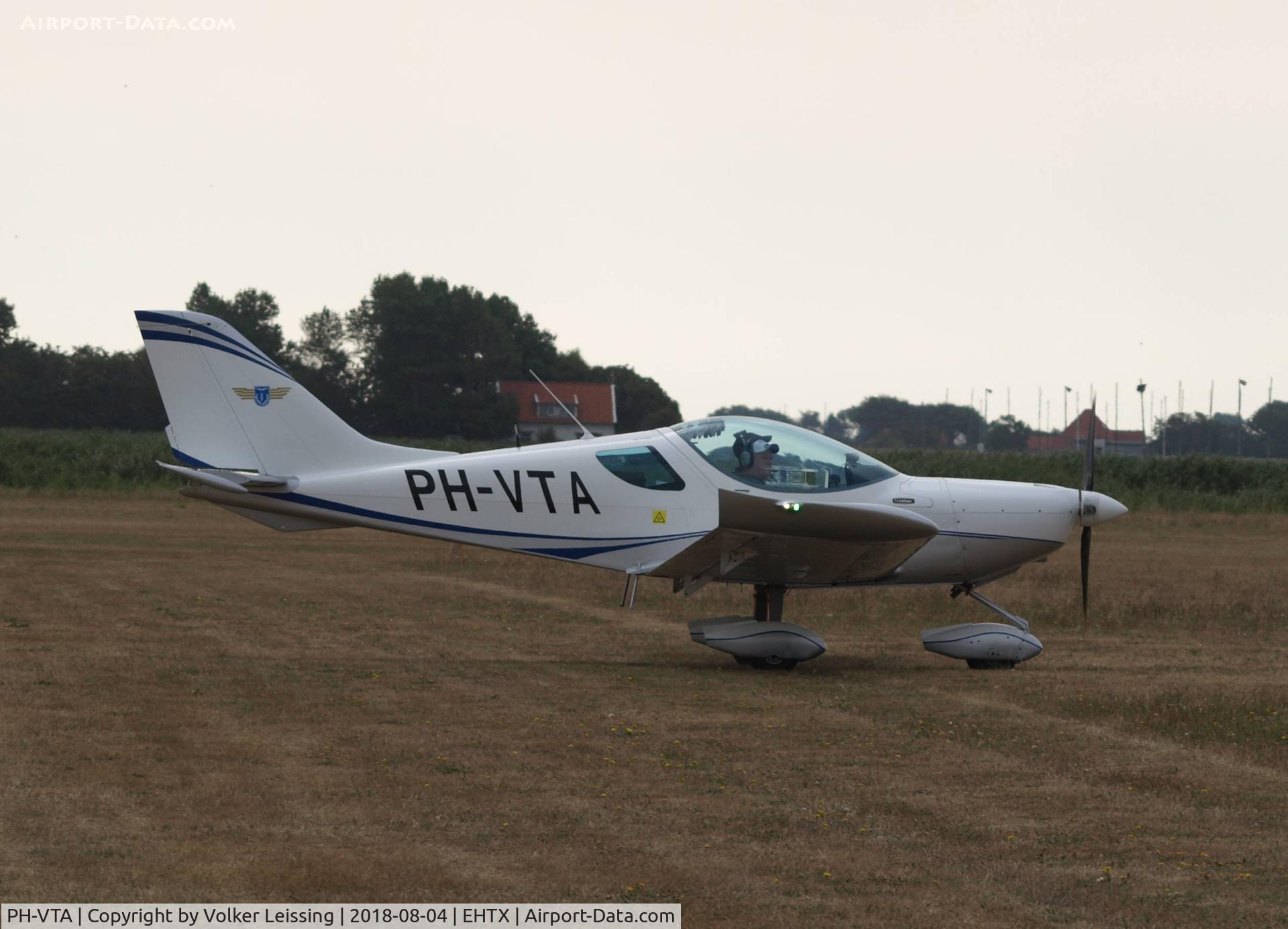 PH-VTA, 2013 Czech Sport PS-28 Cruiser C/N C0487, taxi to parking