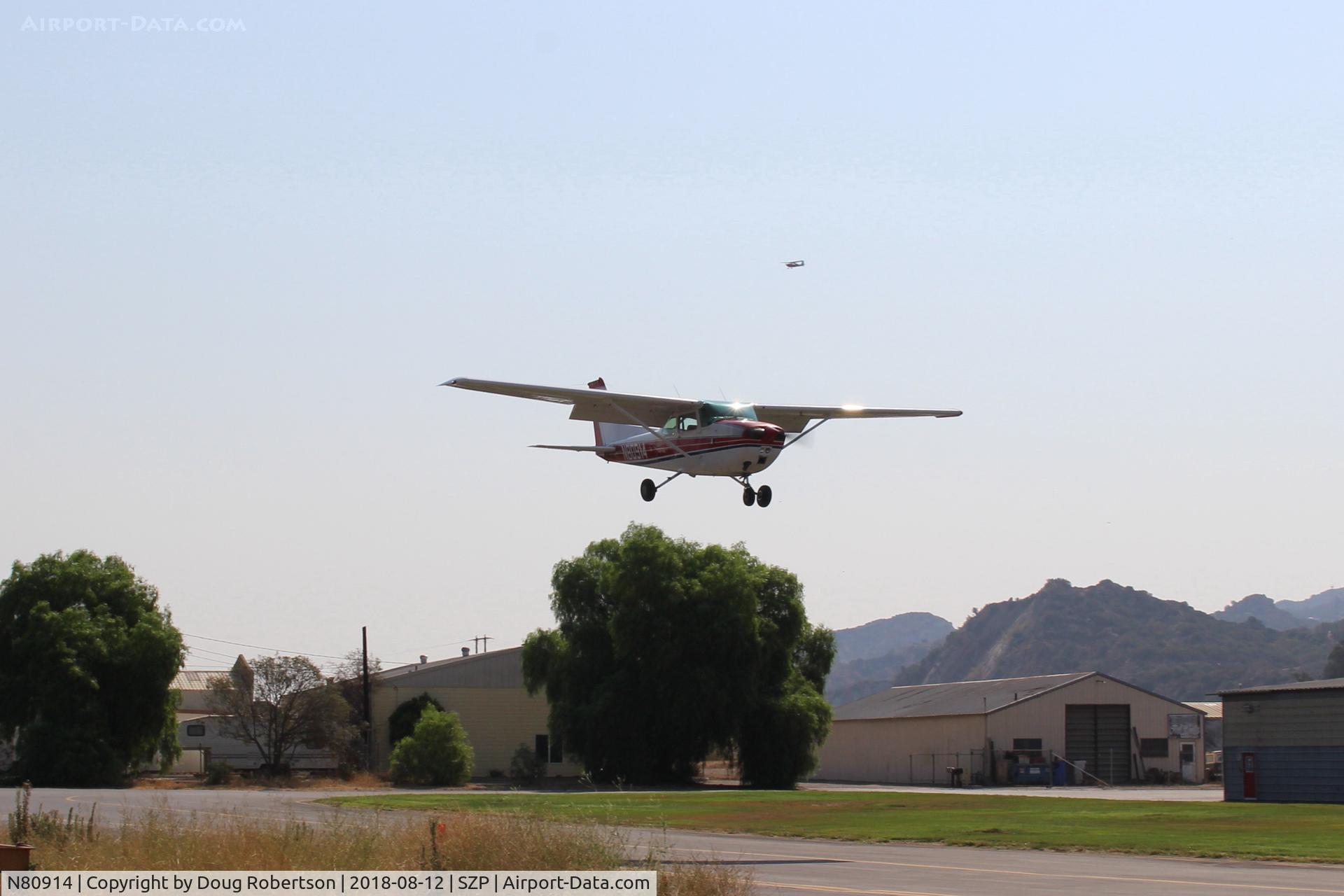 N80914, 1976 Cessna 172M C/N 17266799, 1976 Cessna 172M SKYHAWK, Lycoming O-320-E2D 150 Hp, on final Rwy 22
