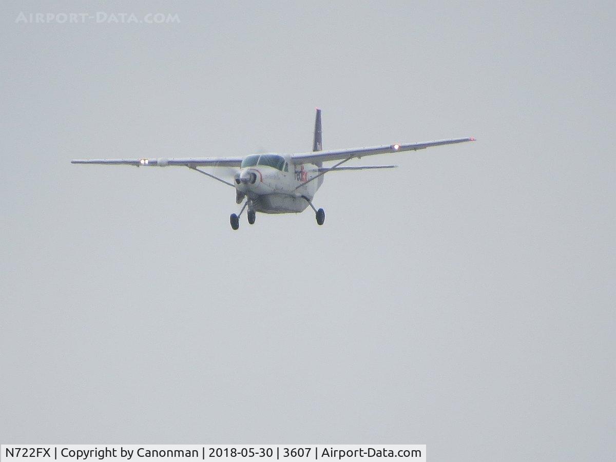 N722FX, 1995 Cessna 208B Super Cargomaster C/N 208B0454, Landing