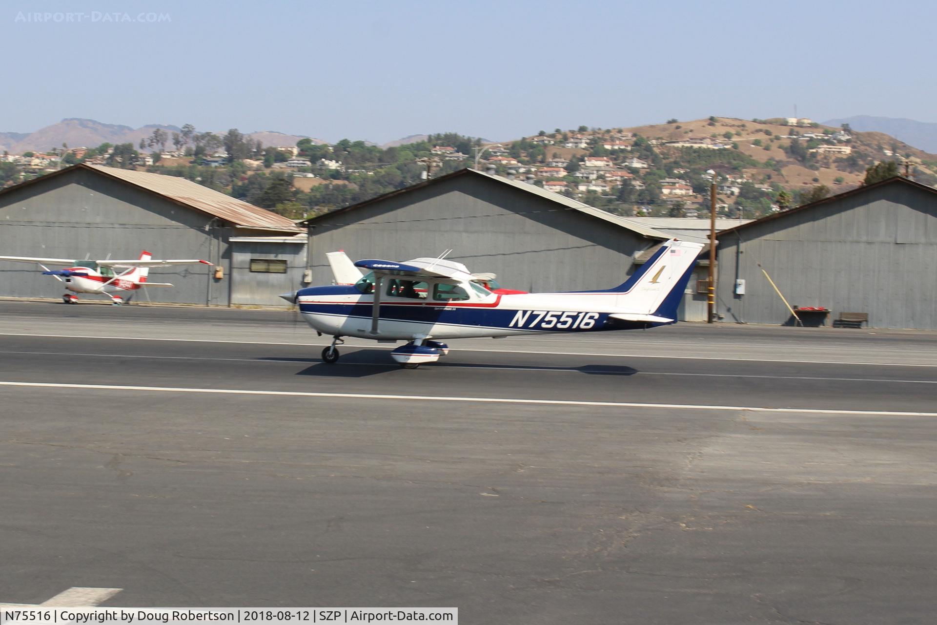 N75516, 1976 Cessna 172N C/N 17267775, 1976 Cessna 172N SKYHAWK II, Lycoming O-320-H2AD 160 Hp, takeoff roll Rwy 22
