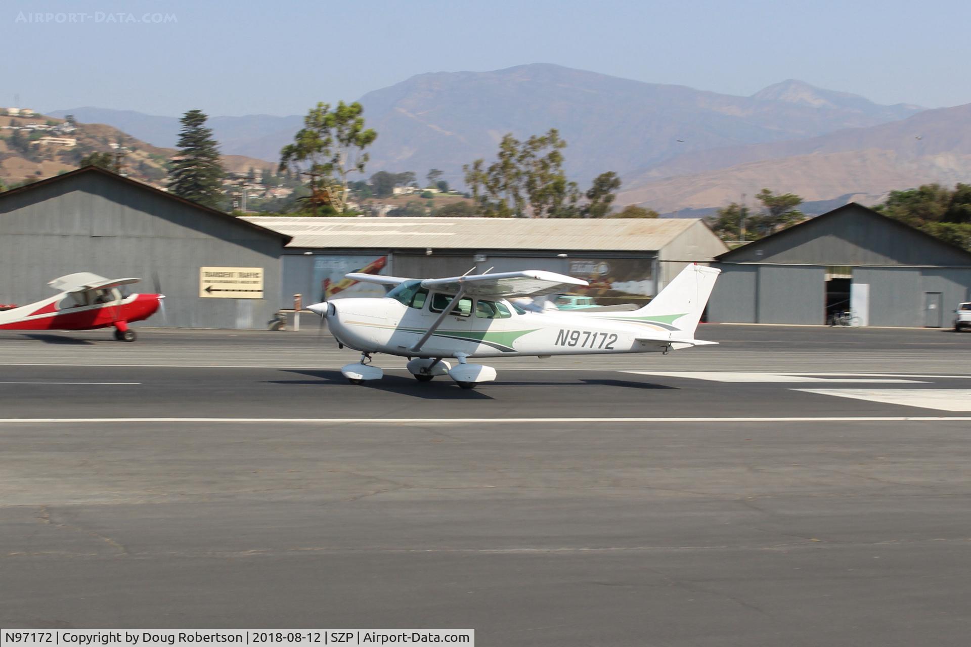 N97172, 1984 Cessna 172P C/N 17276162, 1984 Cessna 172P SKYHAWK, Lycoming O-320-D2J 160 Hp, takeoff roll Rwy 22