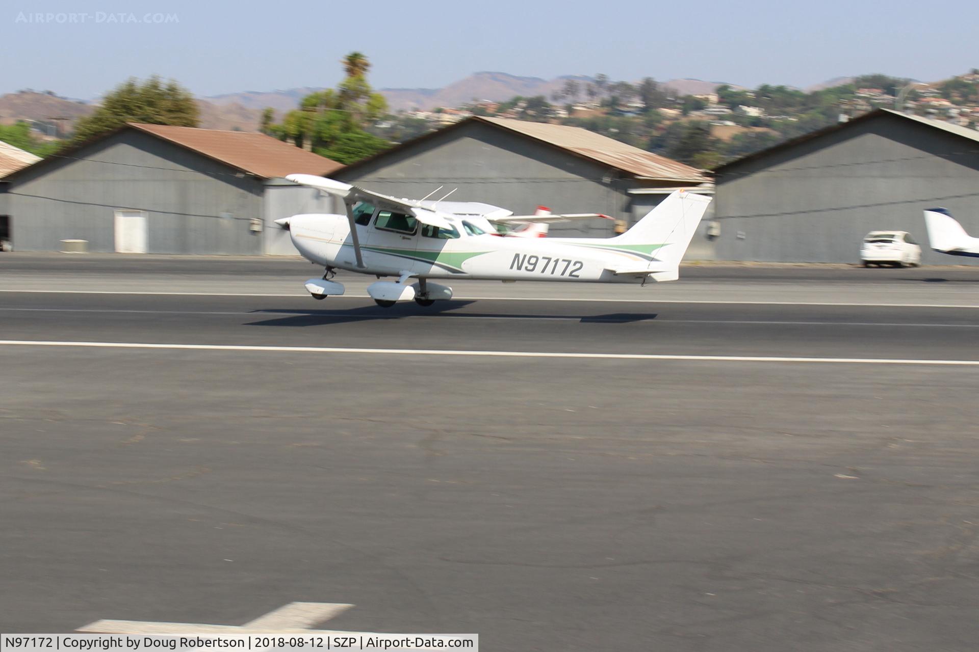 N97172, 1984 Cessna 172P C/N 17276162, 1984 Cessna 172P SKYHAWK, Lycoming O-320-D2J 160 Hp, landing roll Rwy 22