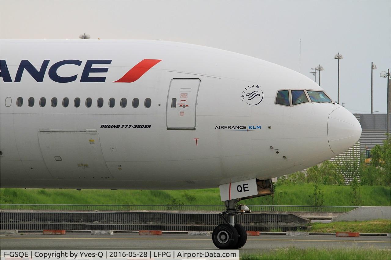 F-GSQE, 2004 Boeing 777-328/ER C/N 32851, Boeing 777-328E, Taxiing to holding point rwy 08L, Roissy Charles De Gaulle airport (LFPG-CDG)