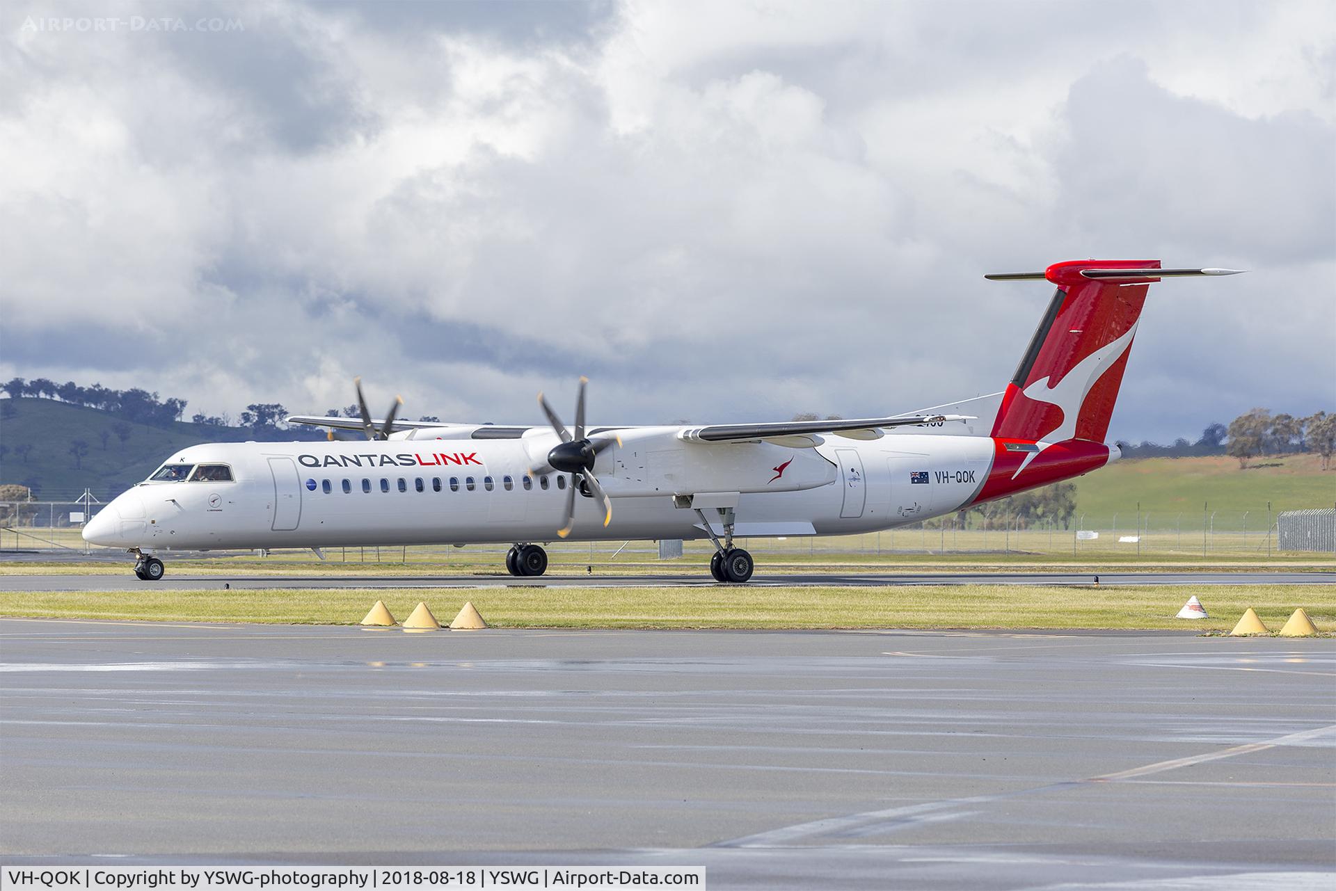 VH-QOK, 2008 Bombardier DHC-8-402 Dash 8 C/N 4215, QantasLink (VH-QOK) Bombardier DHC-8-402Q taxiing at Wagga Wagga Airport.