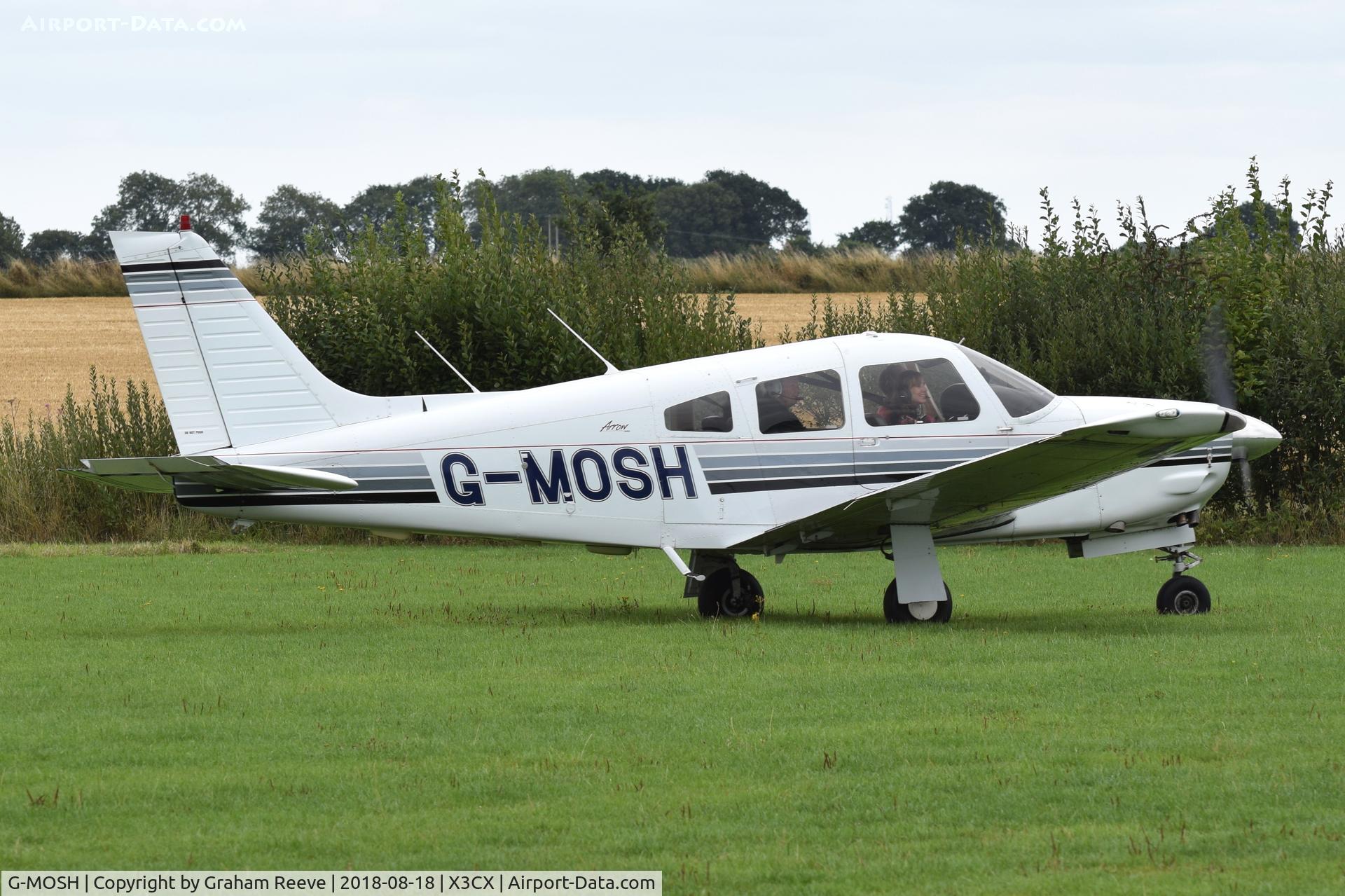 G-MOSH, 1989 Piper PA-28R-201 Cherokee Arrow III C/N 2837043, Just landed at Northrepps.