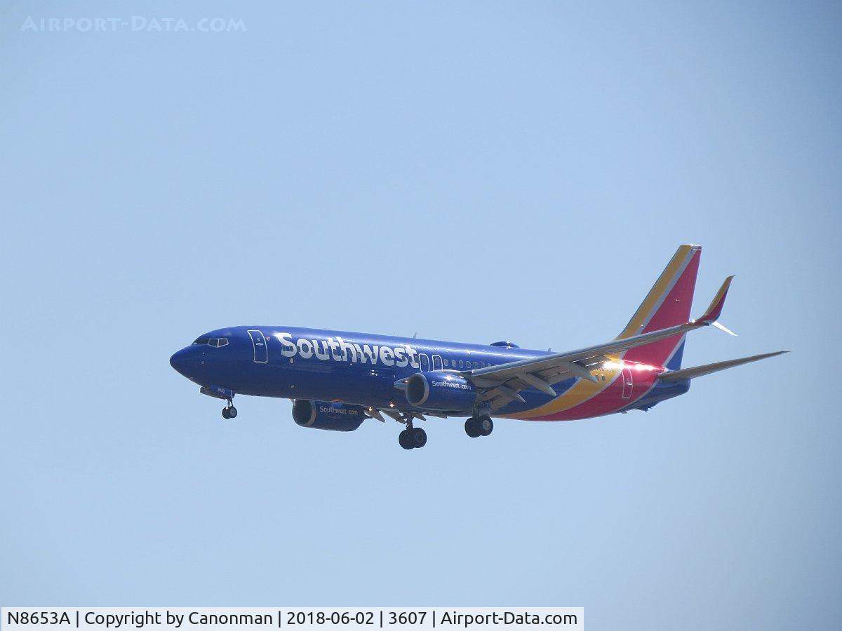 N8653A, 2014 Boeing 737-8H4 C/N 37037, Landing
