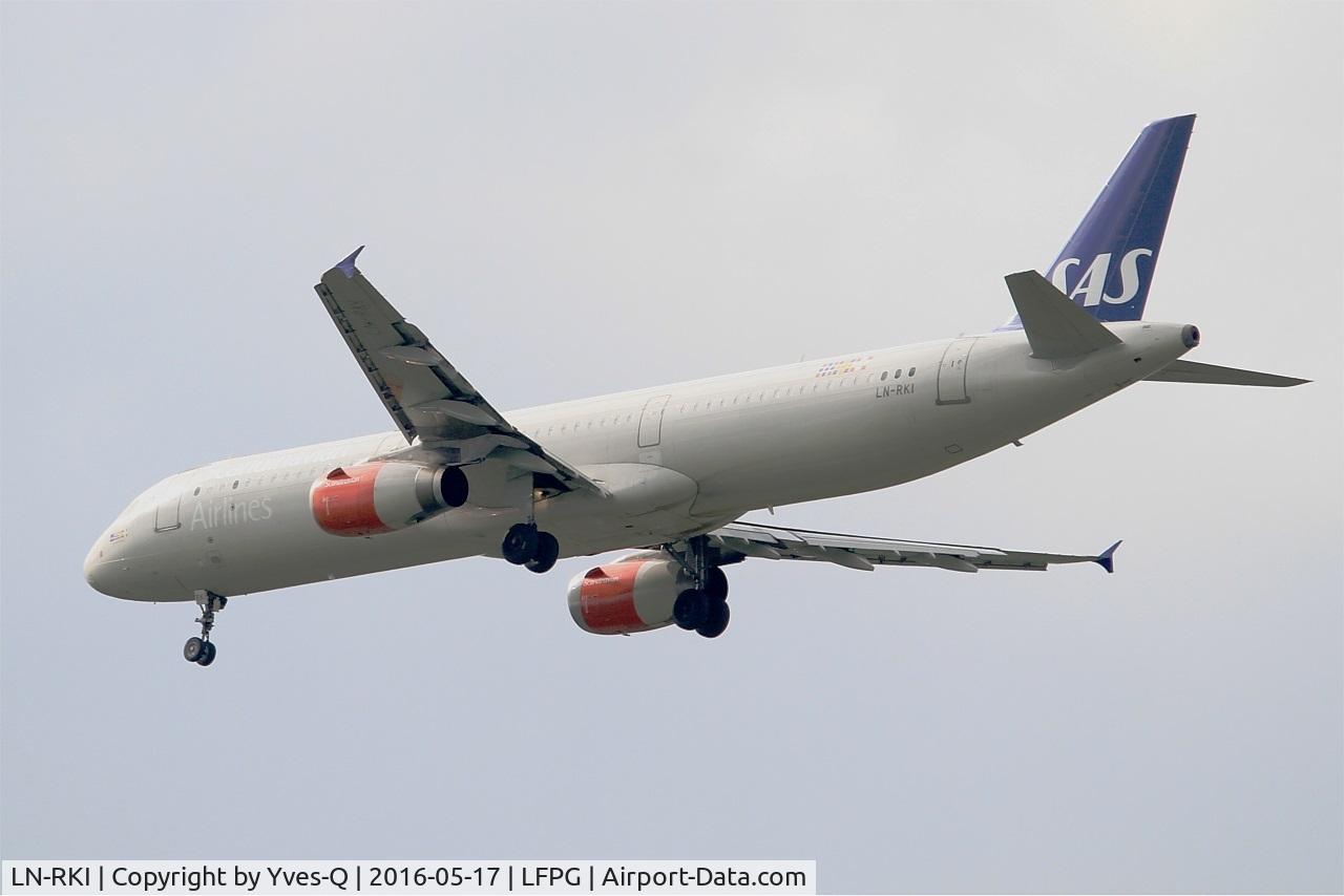 LN-RKI, 2002 Airbus A321-232 C/N 1817, Airbus A321-232, On final rwy 27R, Roissy Charles De Gaulle Airport (LFPG-CDG)