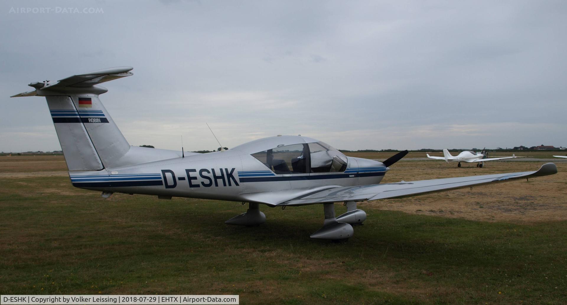 D-ESHK, 1993 Robin R-3000-160 C/N 162, parking