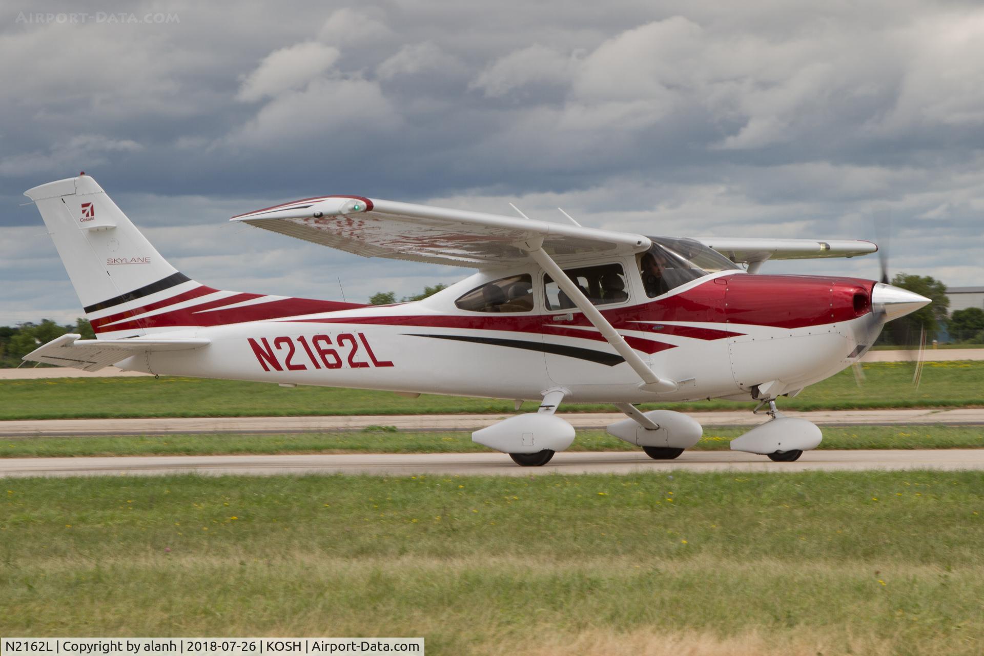 N2162L, 2005 Cessna 182T Skylane C/N 18281662, Taxiing for departure, AirVenture 2018