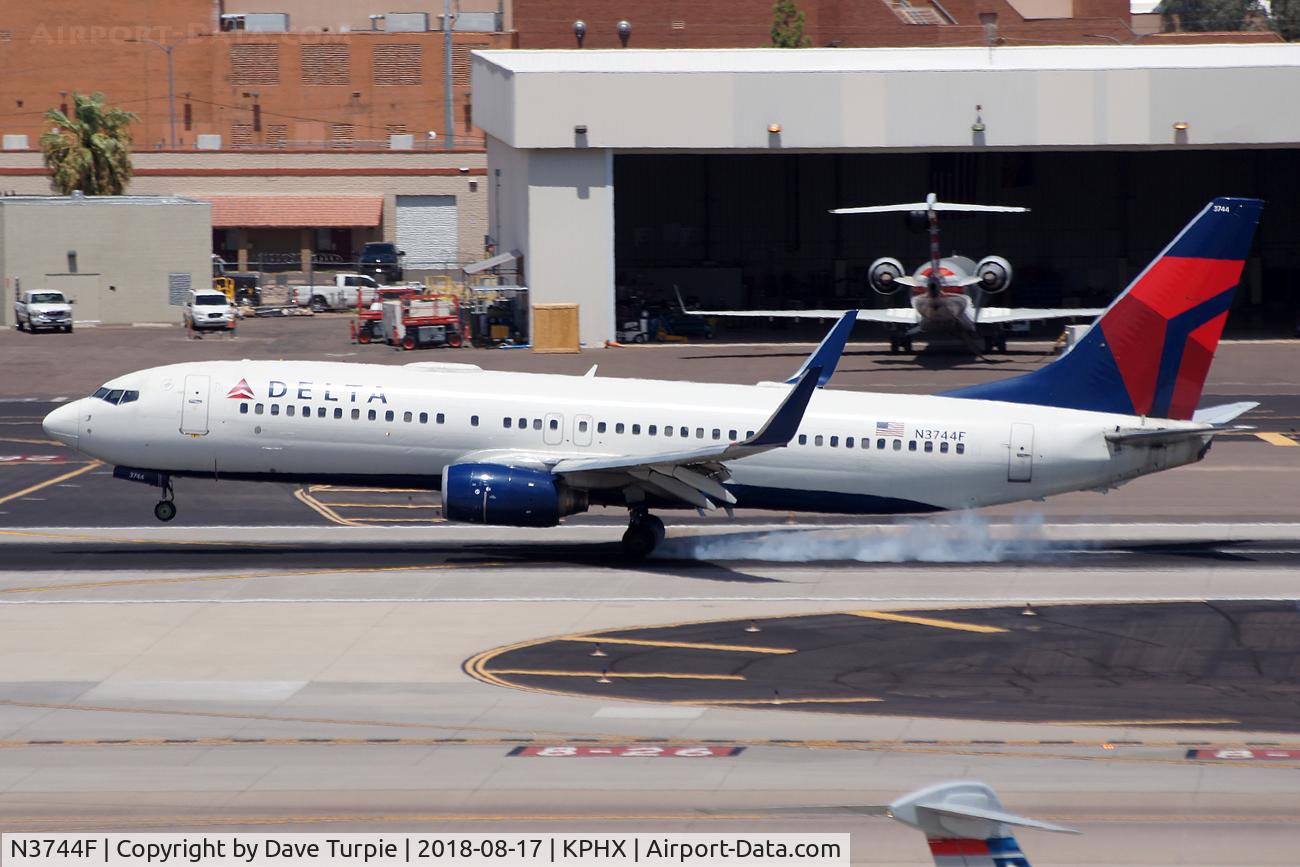 N3744F, 2001 Boeing 737-832 C/N 30837, No comment.