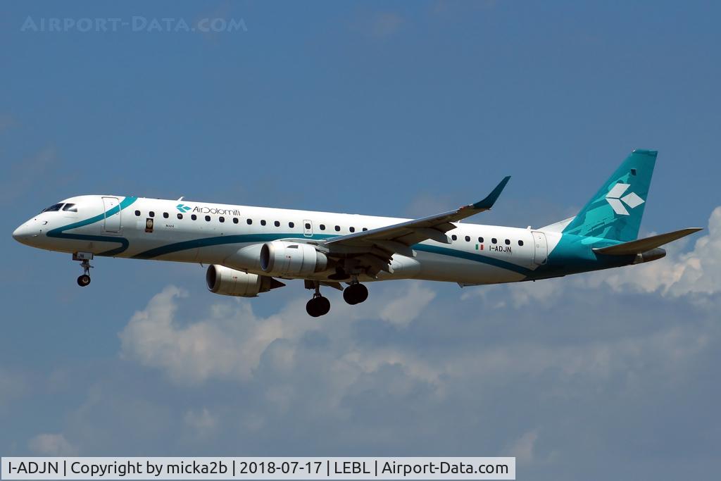 I-ADJN, 2009 Embraer 195LR (ERJ-190-200LR) C/N 19000270, Landing