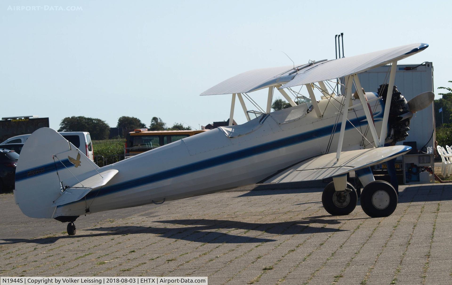 N1944S, 1944 Boeing E75 C/N 75-5864, parking