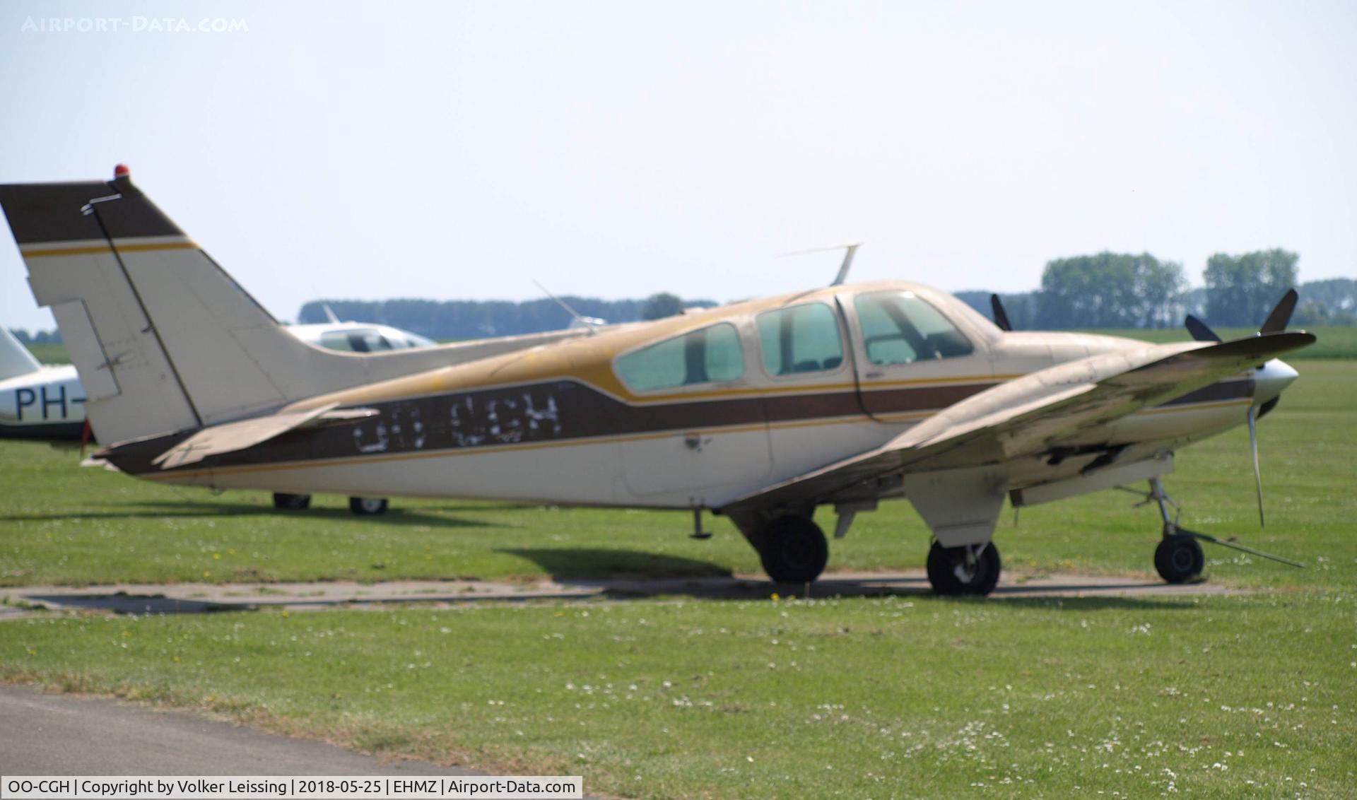 OO-CGH, 1964 Beechcraft 95-B55 Baron C/N TC-766, parking