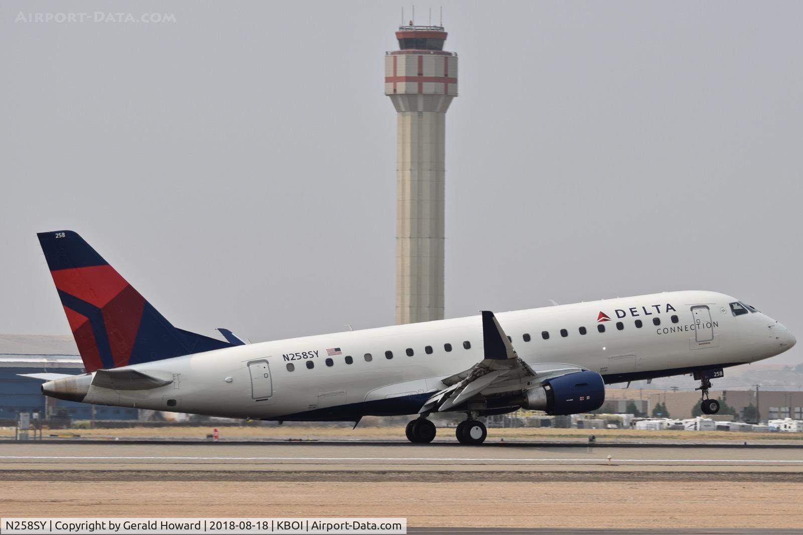 N258SY, 2017 Embraer 175LR (ERJ-170-200LR) C/N 17000655, Landing roll out on RWY 28R.