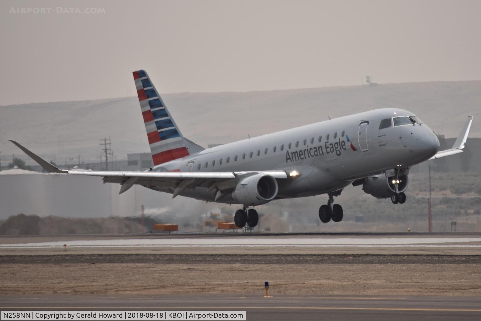 N258NN, 2017 Embraer 175LR (ERJ-170-200LR) C/N 17000675, Landing RWY 28R.