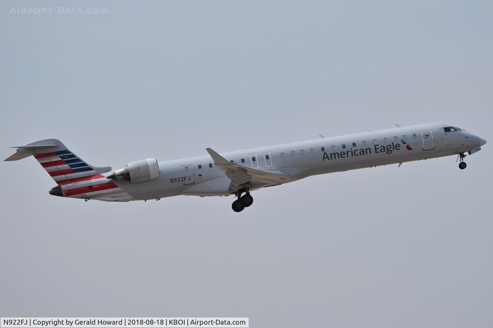 N922FJ, 2004 Bombardier CRJ-900ER (CL-600-2D24) C/N 15022, Departing BOI.