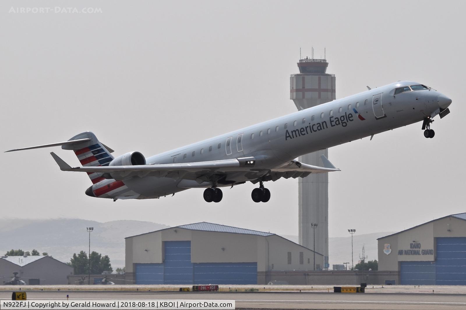 N922FJ, 2004 Bombardier CRJ-900ER (CL-600-2D24) C/N 15022, Climb out from RWY 28R.