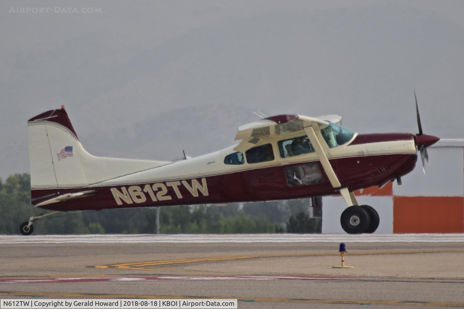 N612TW, 1981 Cessna A185F Skywagon 185 C/N 18504244, Starting take off roll on RWY 10R.