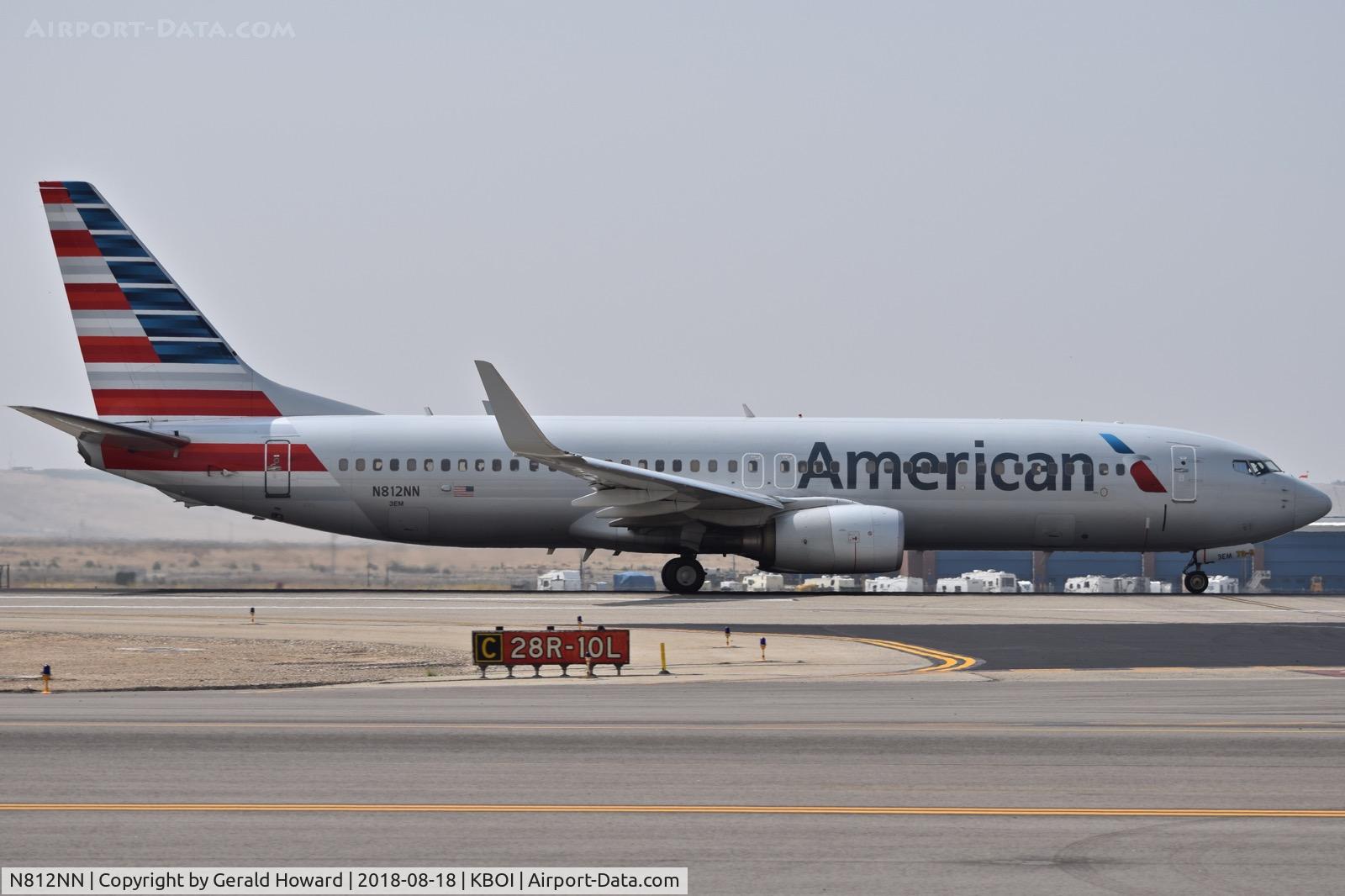N812NN, 2009 Boeing 737-823 C/N 33520, Take off roll on RWY 28R.