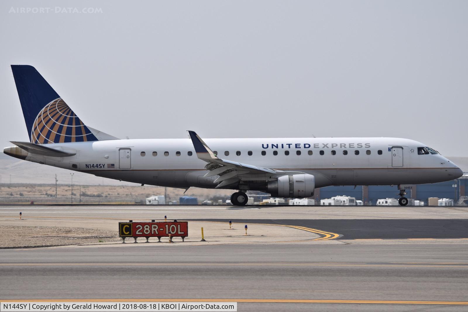 N144SY, 2015 Embraer 175LR (ERJ-170-200LR) C/N 17000482, Landing roll out on RWY 28R.
