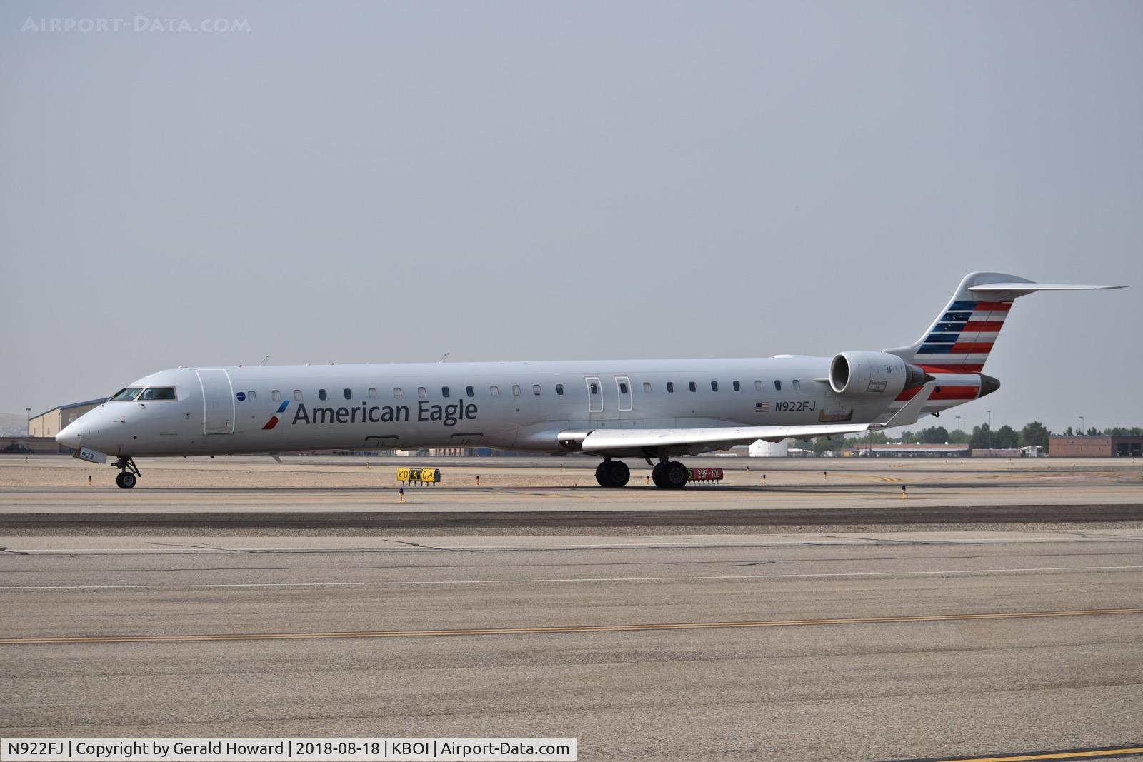 N922FJ, 2004 Bombardier CRJ-900ER (CL-600-2D24) C/N 15022, Taxiing on Alpha for RWY 28R.