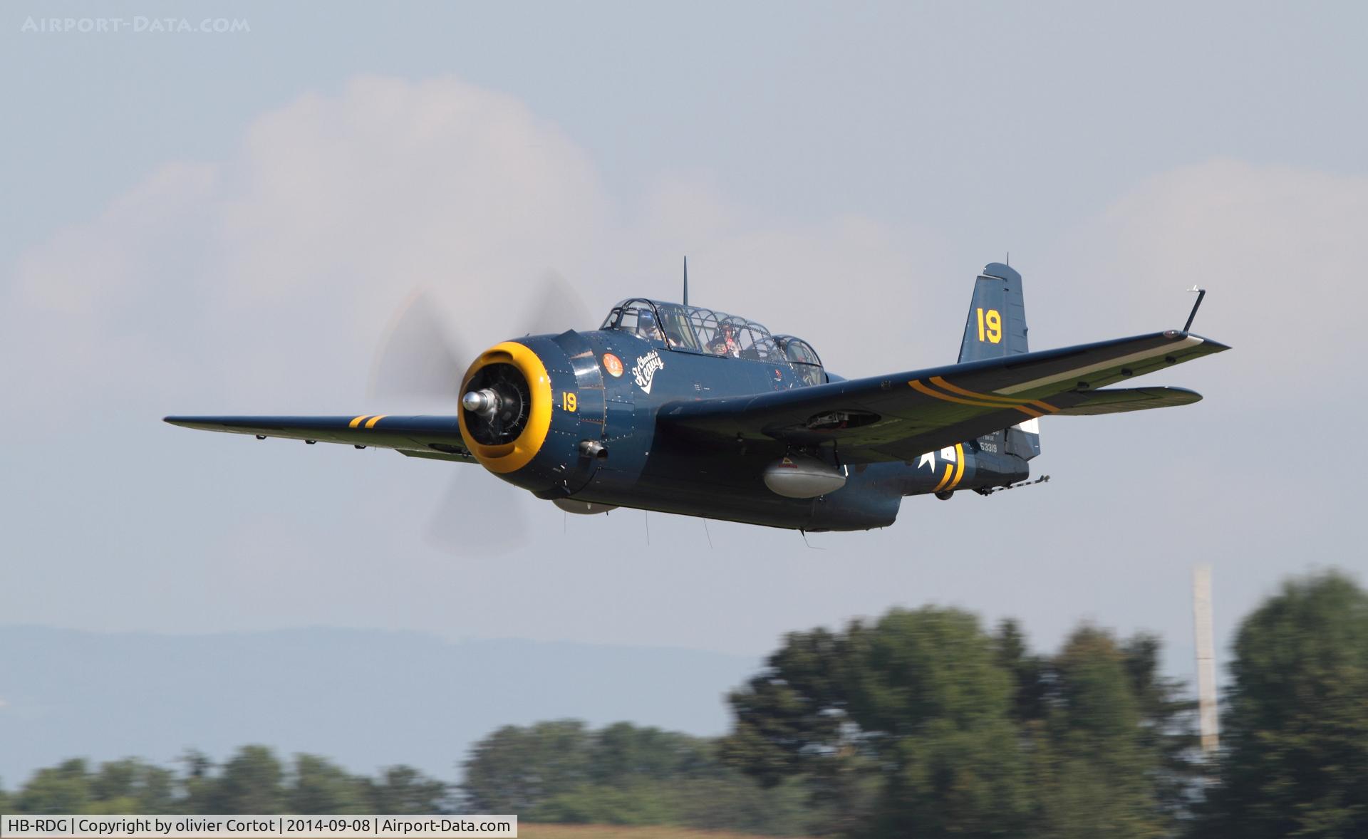HB-RDG, 1945 Grumman TBM-3R Avenger C/N 3381, leaving Payerne