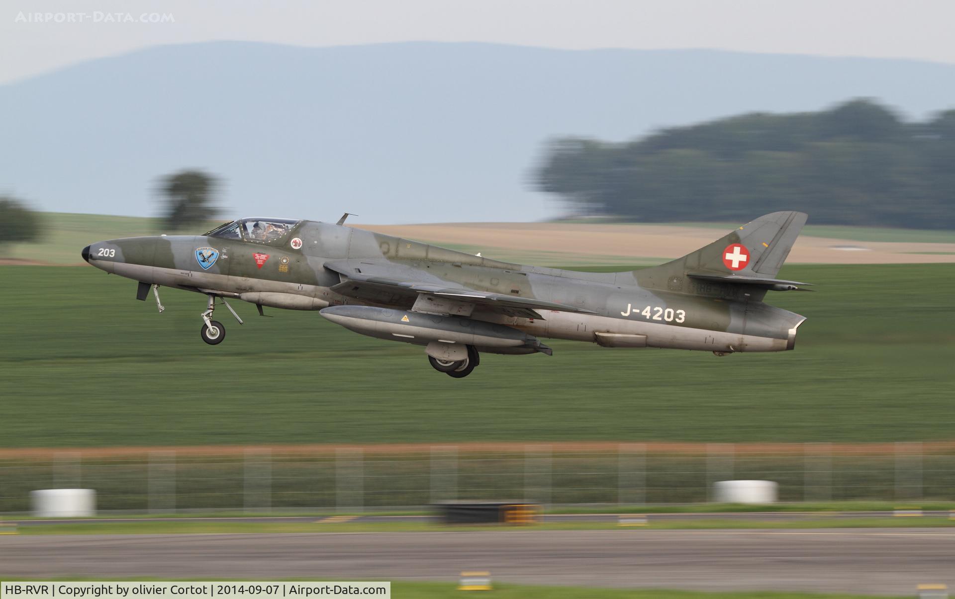 HB-RVR, 1955 Hawker Hunter T.68 C/N 41H-670806, Taking off from Payerne airbase