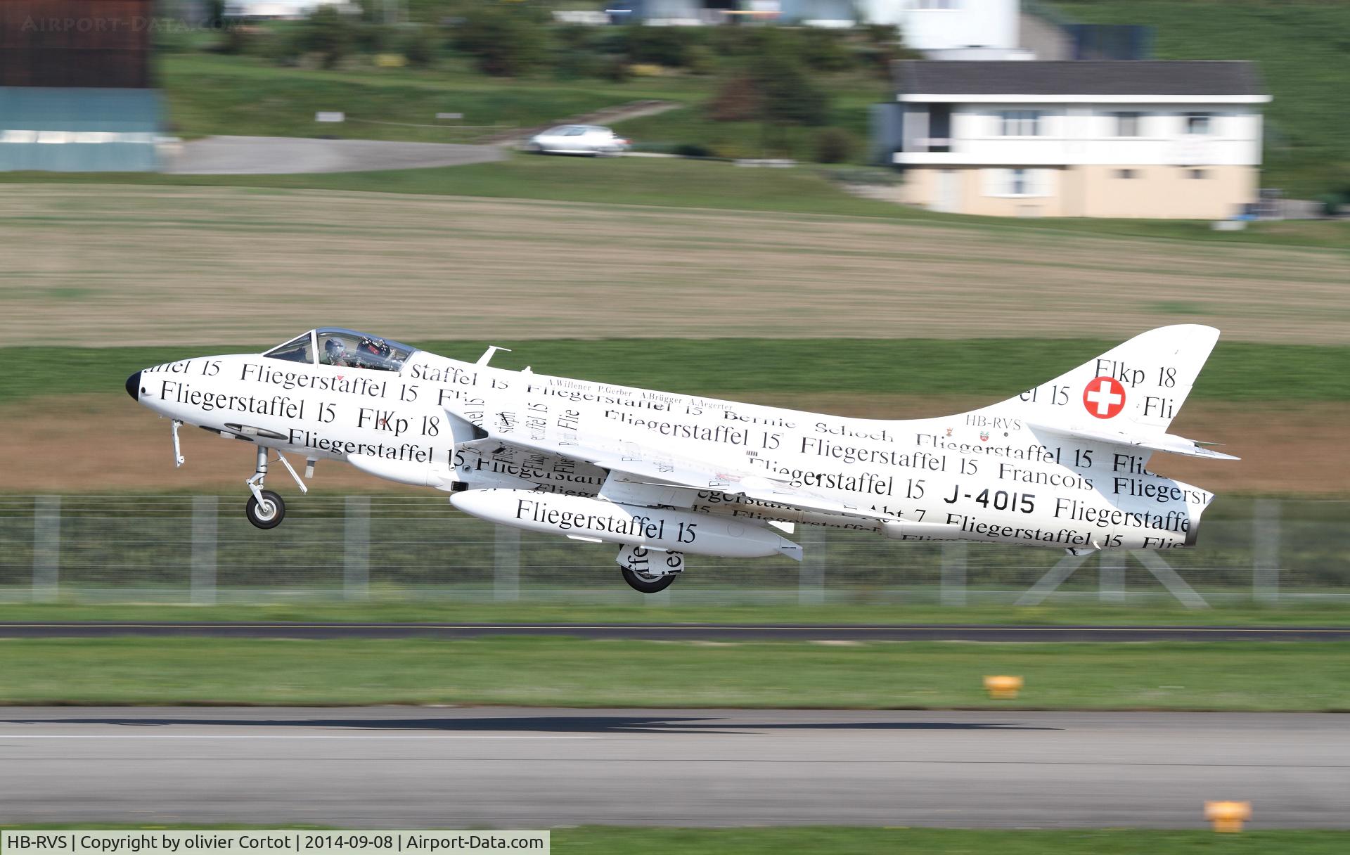 HB-RVS, 1959 Hawker Hunter F.58 C/N 41H-697405, leaving Payerne