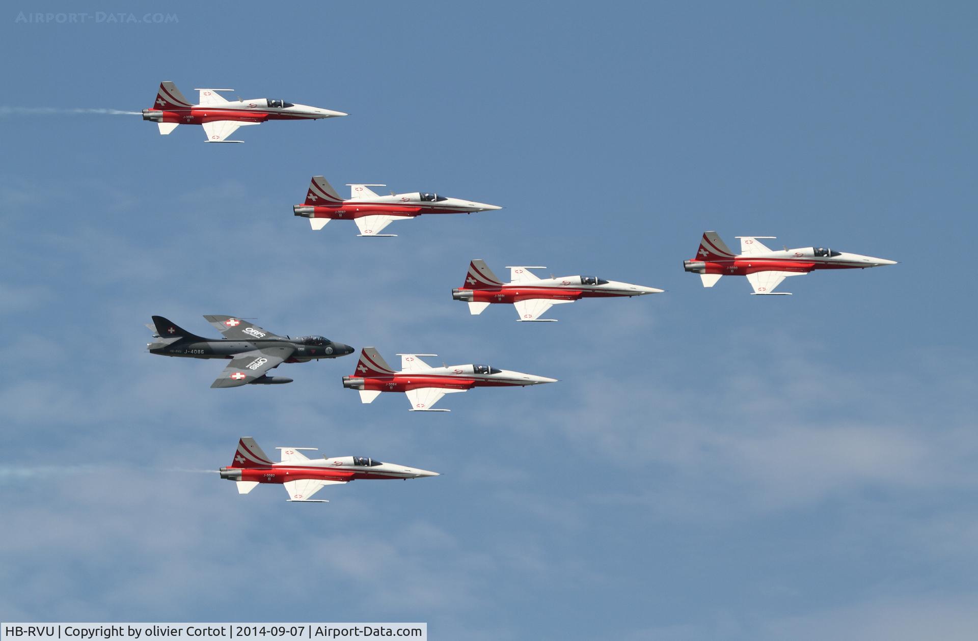 HB-RVU, 1960 Hawker Hunter F.58 C/N 41H-697453, Hunter returning to the Swiss display team, Air 14