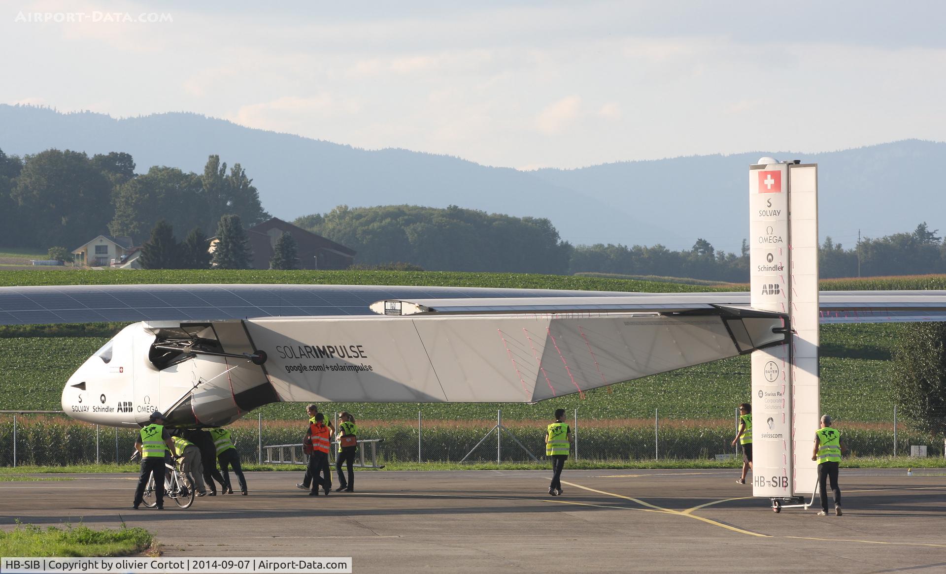 HB-SIB, 2014 Solar Impulse Solar Impulse S2 C/N 001, A lot of people are required on the ground